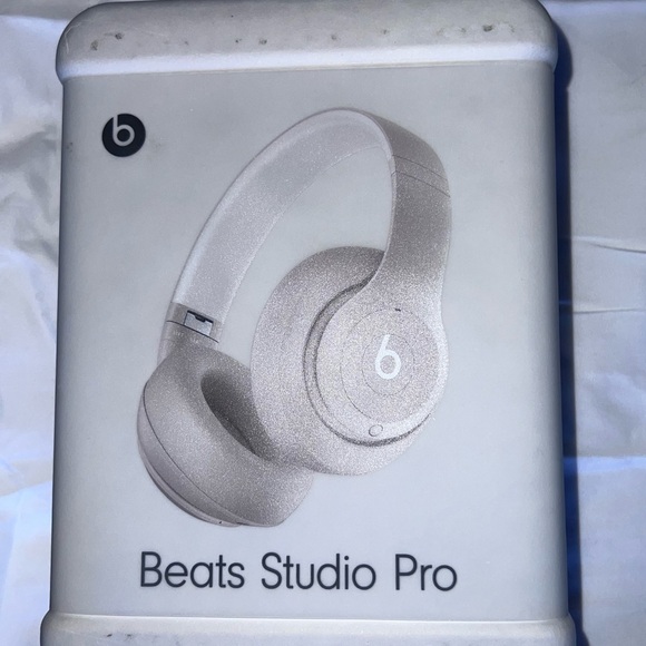 Beats Studio Pro NWT Sandstone - Picture 5 of 8